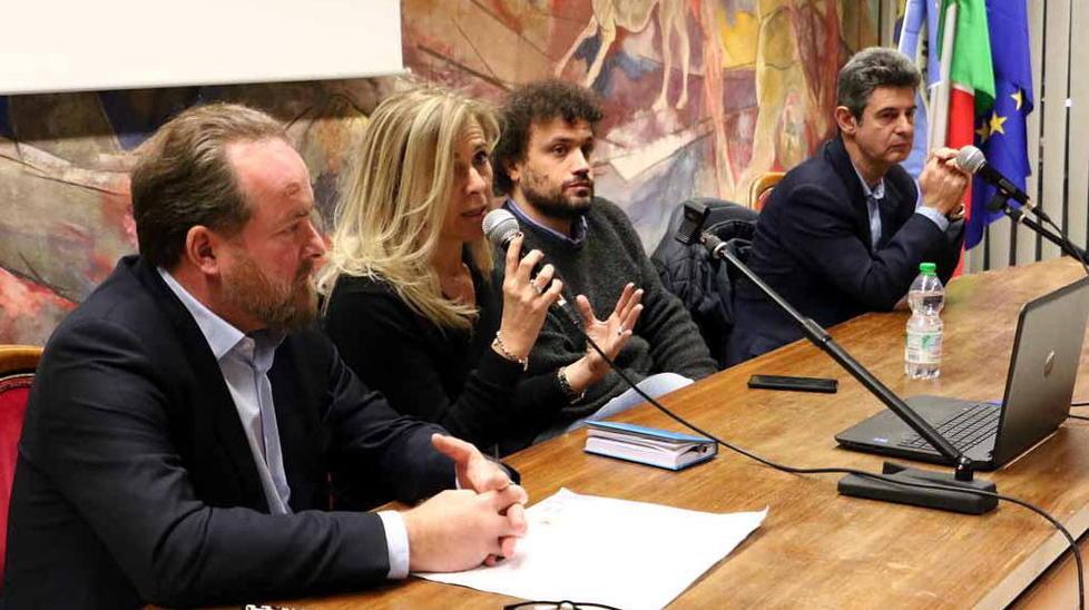 Dalle strisce blu a Carrara zero guadagni, il Comune annuncia uno studio per migliorare 