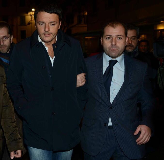 Massimiliano Sonetti sotto braccio a Matteo Renzi (foto franco silvi)