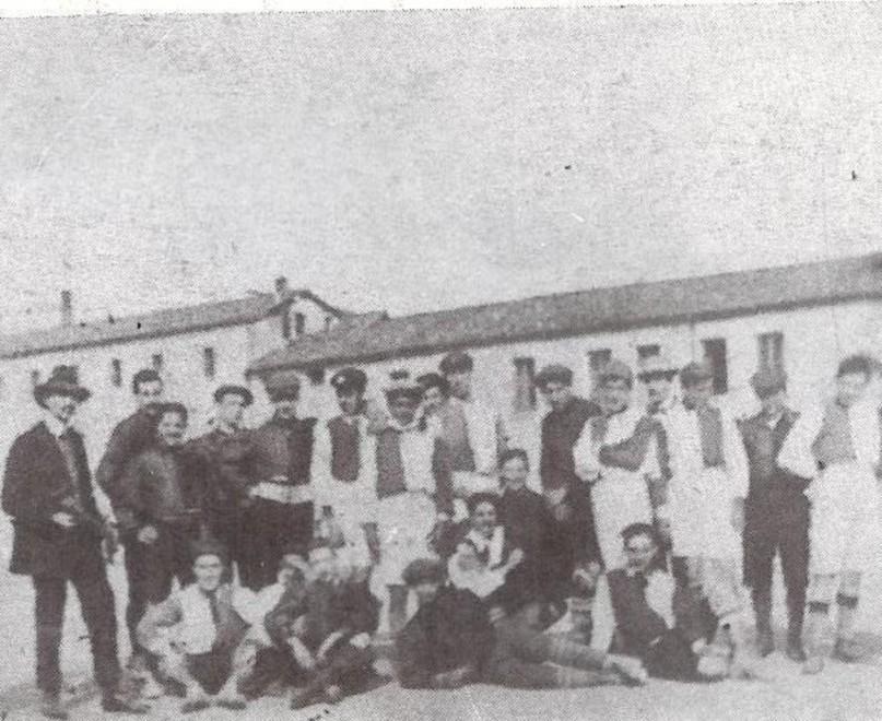 Quei colori simbolo della città che indossavano i primi pionieri 