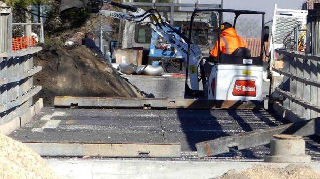 La rabbia dei residenti per il ponte Bailey «Lavori interminabili»