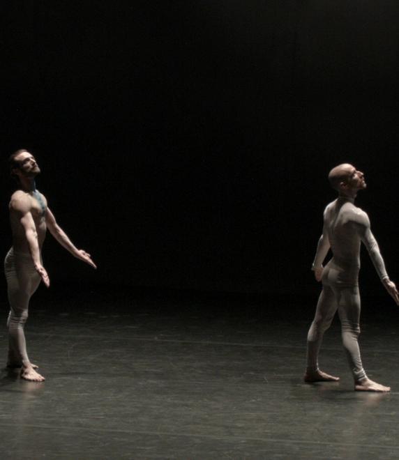 Danza al teatro Off Sogno e illusione con Bianco e Cappuccio