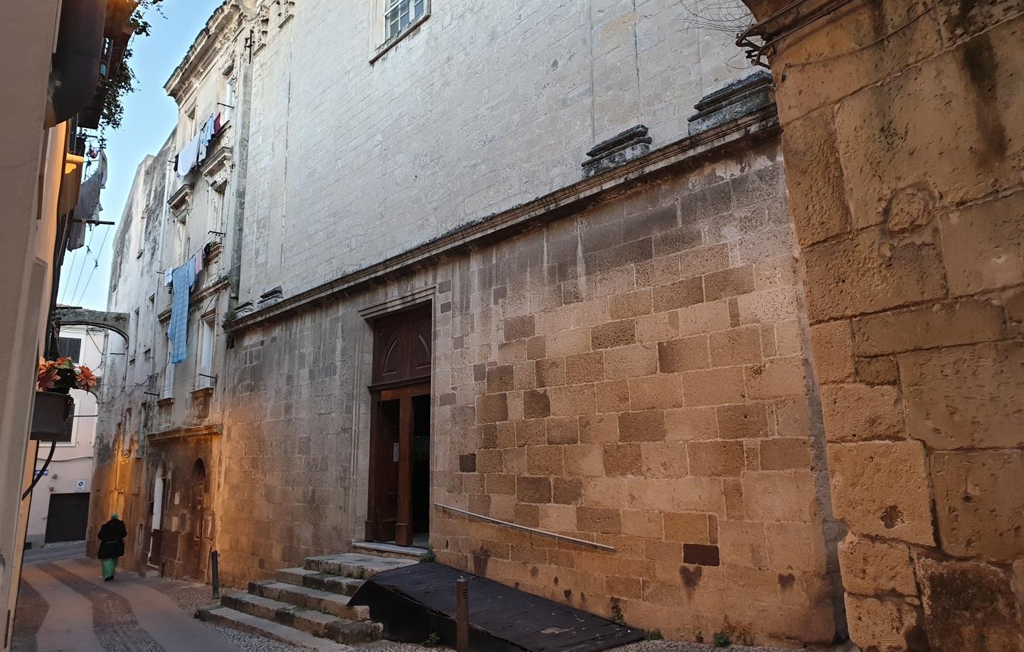 Sassari, il parroco ai ladri: «Restituite la statuetta di Padre Pio» 