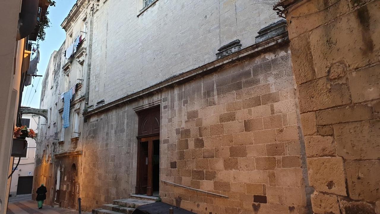 Sassari, il parroco ai ladri: «Restituite la statuetta di Padre Pio» 