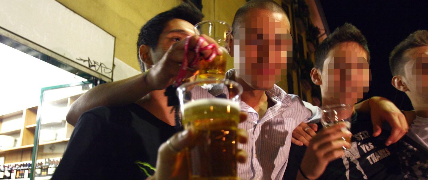 Superalcolici ai ragazzini, chiuso market dello sballo 