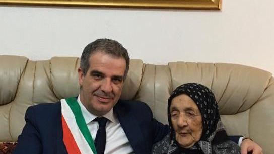 Tutto il paese festeggia i 104 anni della nonnina Raimonda Deplano