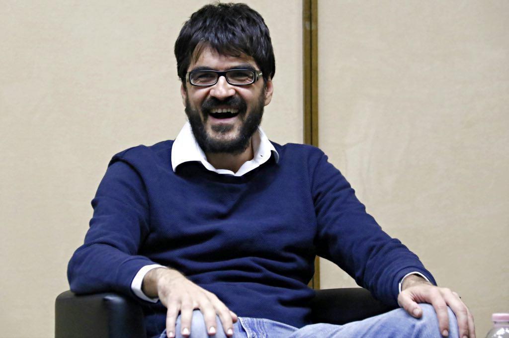 Da Calci a Caprona. Roan Johnson: «La Pisa che amo non è la Torre guardata in fretta» 