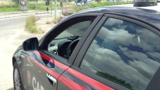 Gli rubano sull’auto mentre paga fa benzina