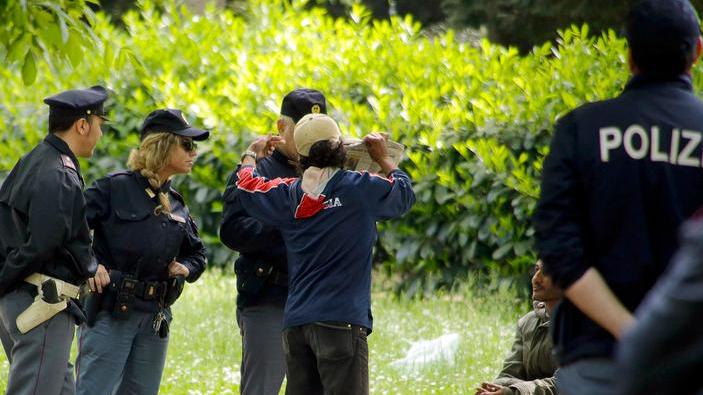 Spacciano a 15 e 17 anni Sorpresi ai Ducali e denunciati