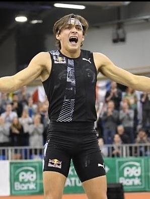 Duplantis vola in cielo: 6.17 per il nuovo record mondiale