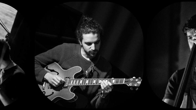 Tocca al Marcello Abate Trio sonorità elettrico-acustiche