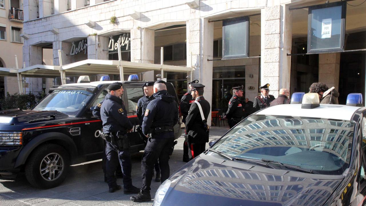Carabinieri in centro a Livorno (foto d'archivio)