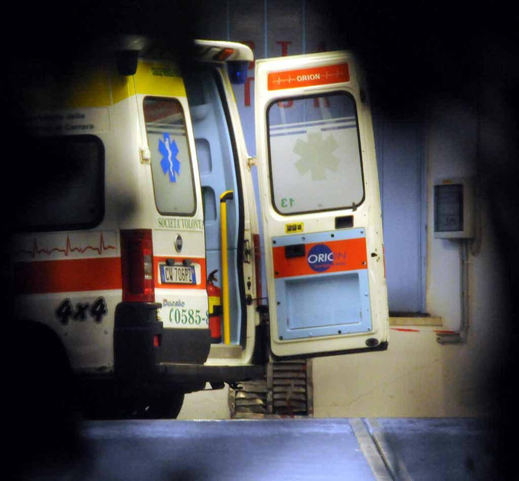 Un'ambulanza (foto d'archivio)
