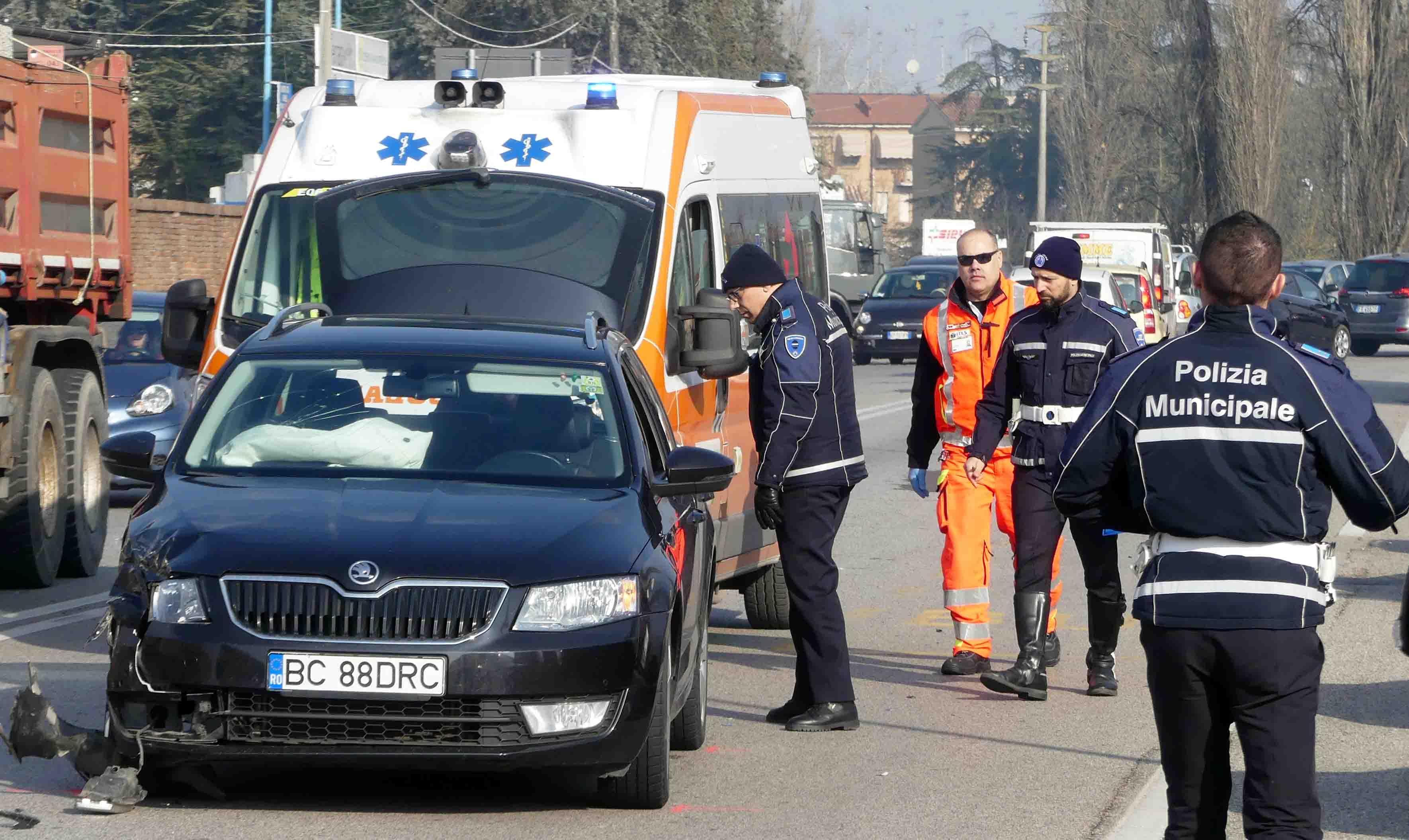 Ferrara. Scontro fra auto in via Marconi: un ferito e rallentamenti