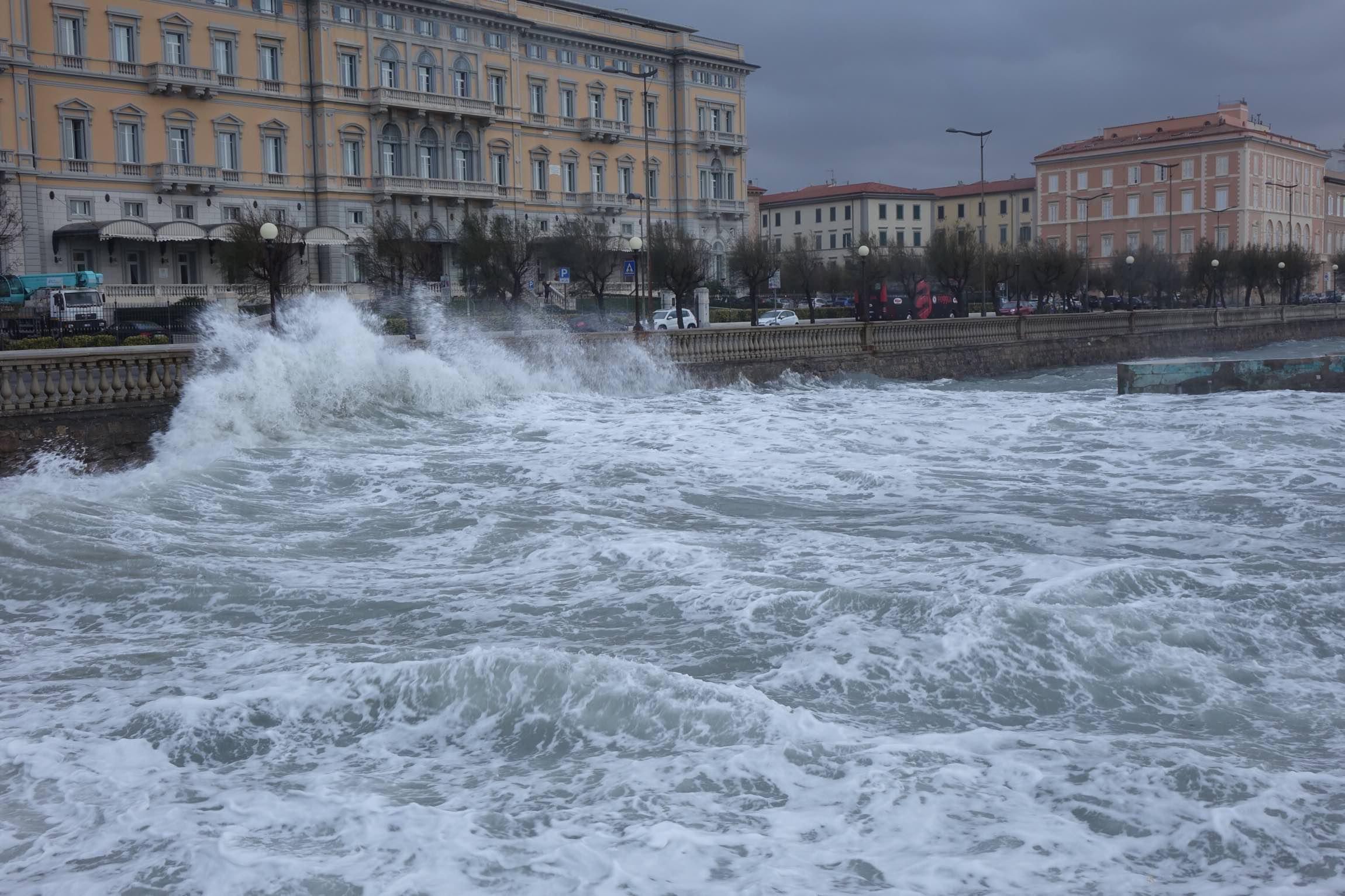 Mareggiata a Livorno (foto d'archivio)