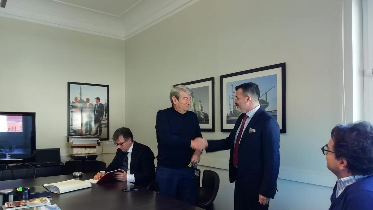 Cessione del Livorno calcio: "La trattatativa va avanti, ma se qualcuno parla salta"