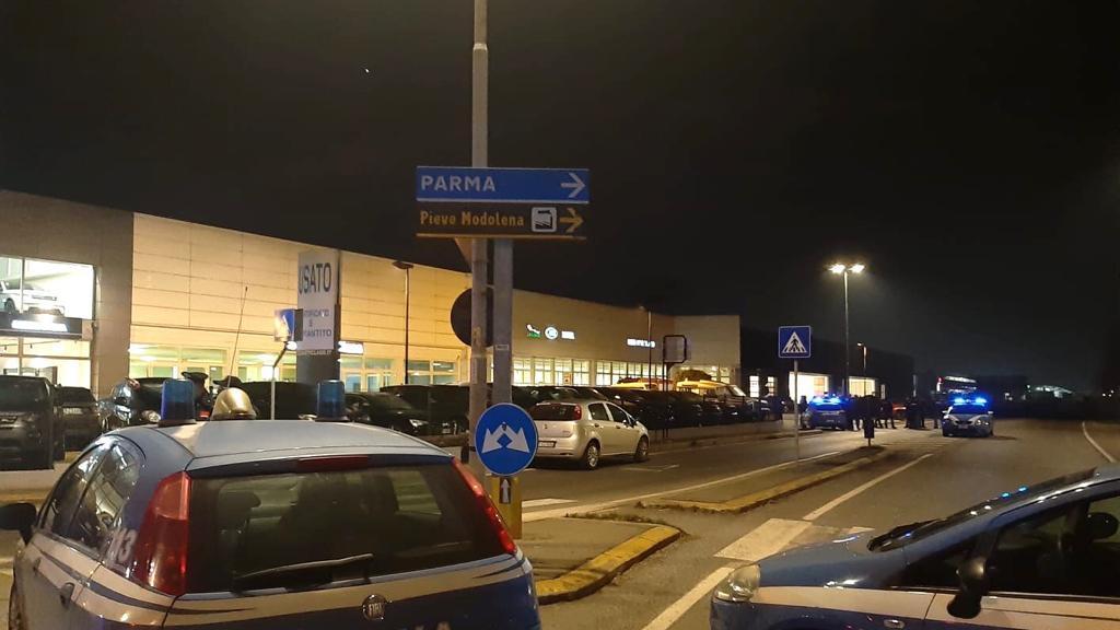Reggio Emilia: allarme bomba nella concessionaria Schiatti Class per un sospetto ordigno in un'auto