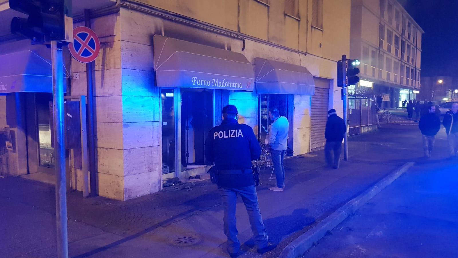 Modena, incendio al Forno Madonnina in via Emilia ovest