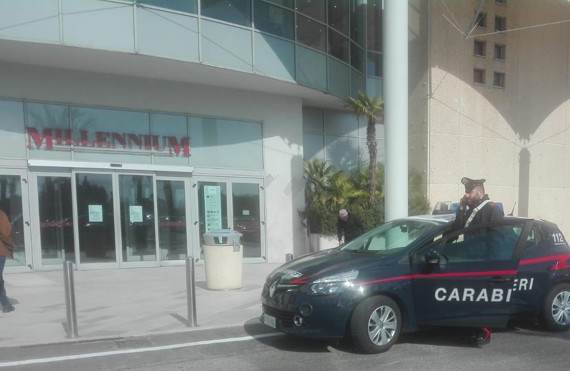 Quartucciu, 16enne con 20 dosi di droga davanti al centro commerciale