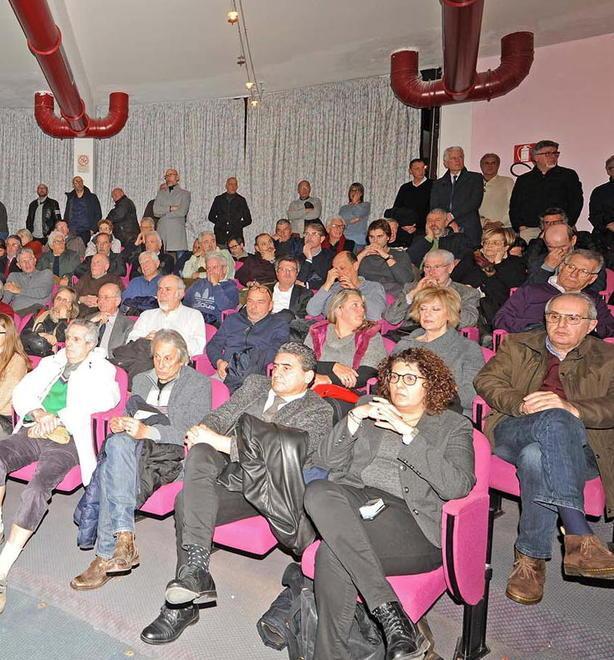 Pd, bagno di folla al Phalesia per il debutto di Eugenio Giani 