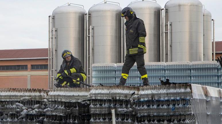 Rogo da Chiarli: bruciati bancali con le bottiglie