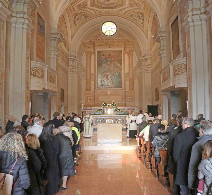 In centinaia per la festa civile e religiosa
