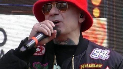 Carnevale sulle note di J-Ax «Cento sei grande», è tripudio