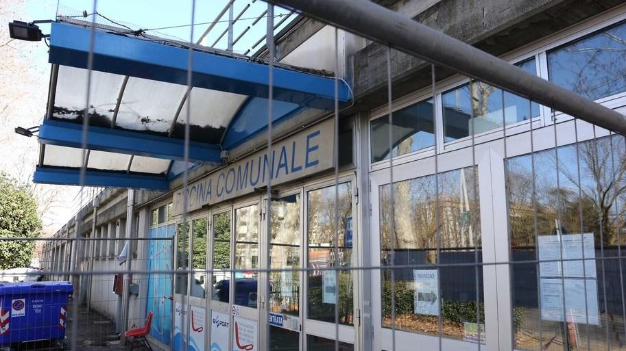 Atrio e ingresso rinnovati per la piscina di via Melato
