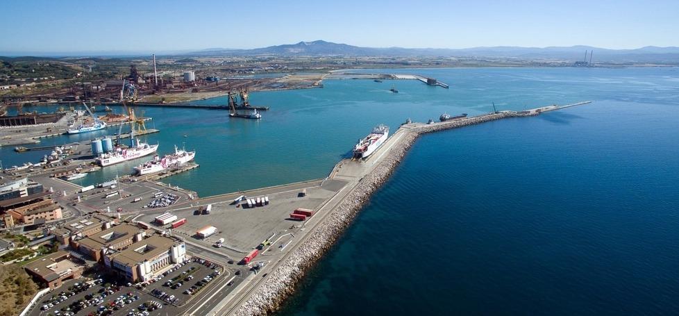 È gara tra 6 aziende per 11 progetti che mirano a tre nuove aree portuali 