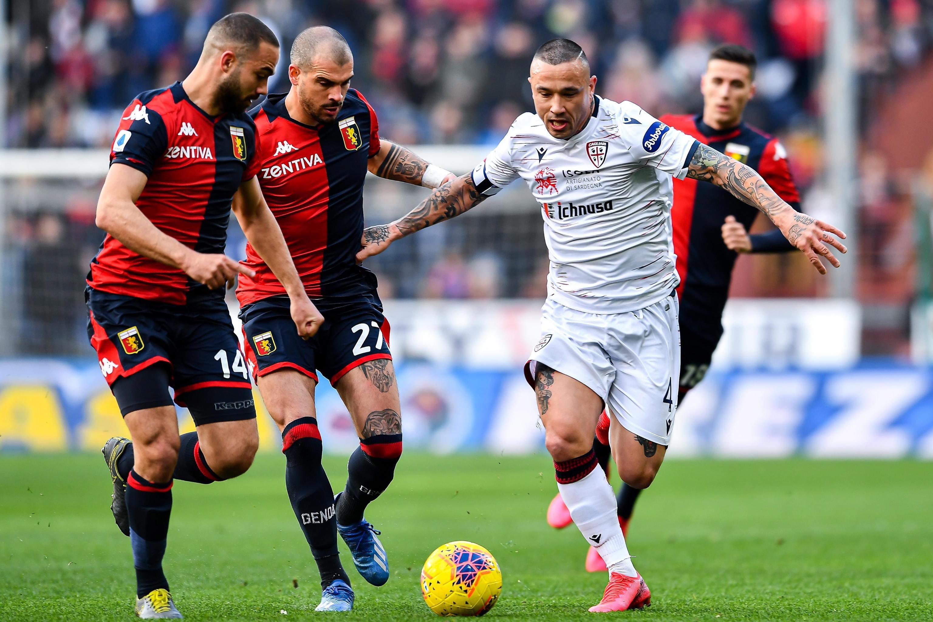 Nainggolan in azione a Marassi