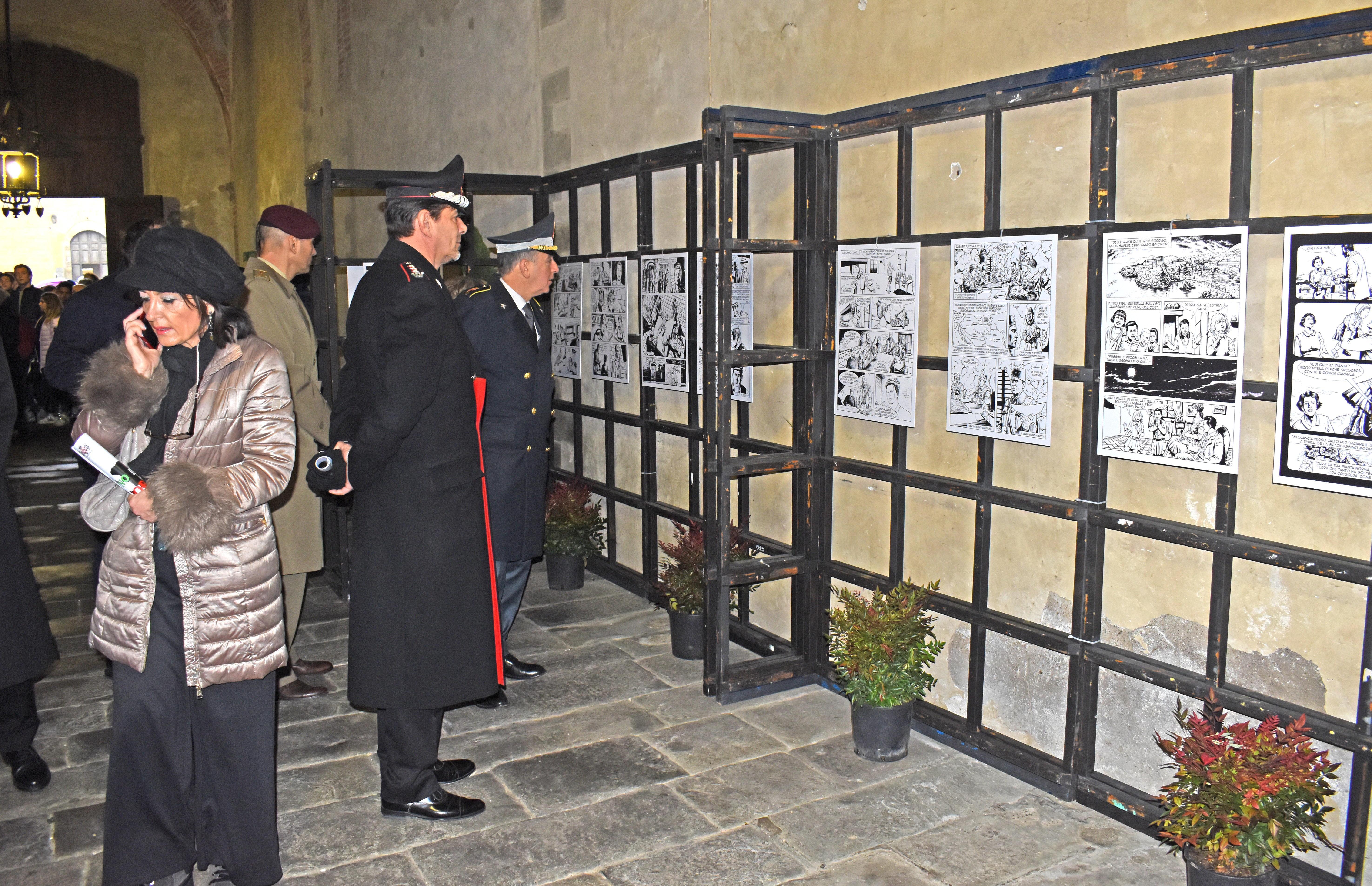 I pannelli nell’atrio del Palazzo comunale (foto Gori)