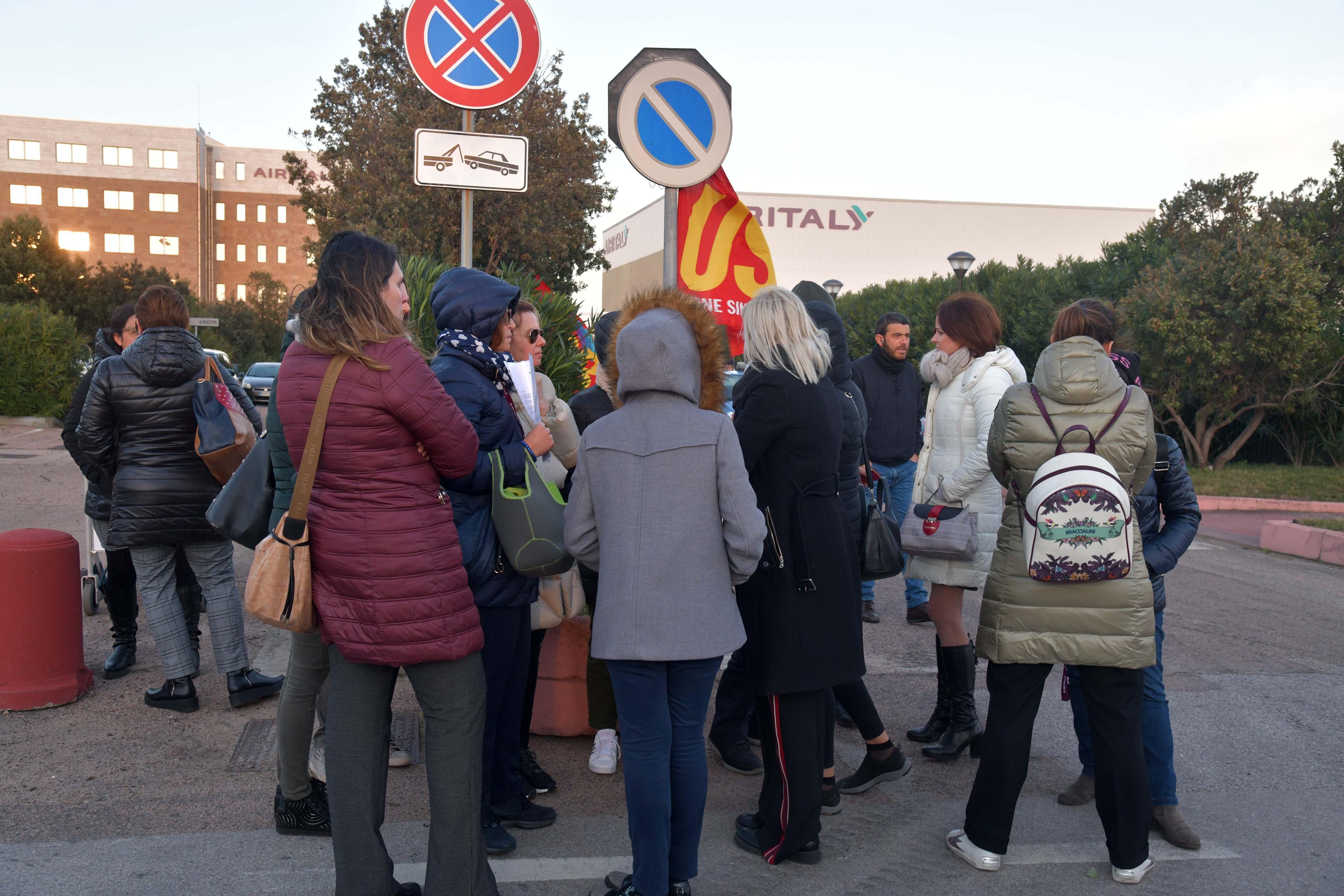 Air Italy, il dramma dei dipendenti: «Avvisati con una mail»