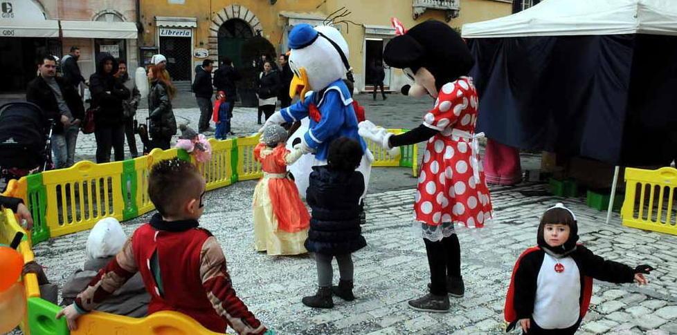 Carnevale fai da te i cittadini si tassano per fare la festa 