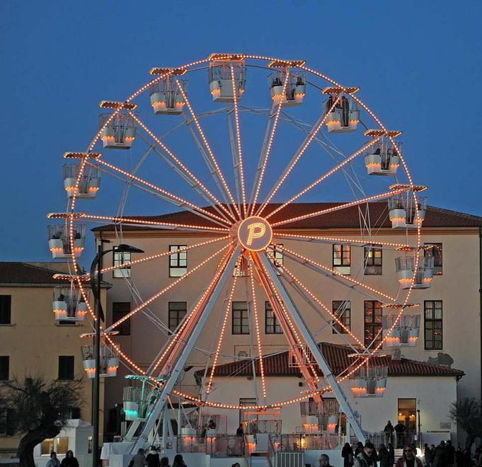 Disabili, un giorno di festa sulla ruota panoramica 