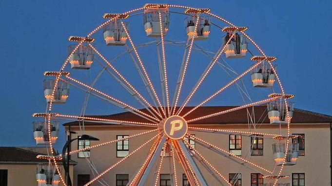 Disabili, un giorno di festa sulla ruota panoramica