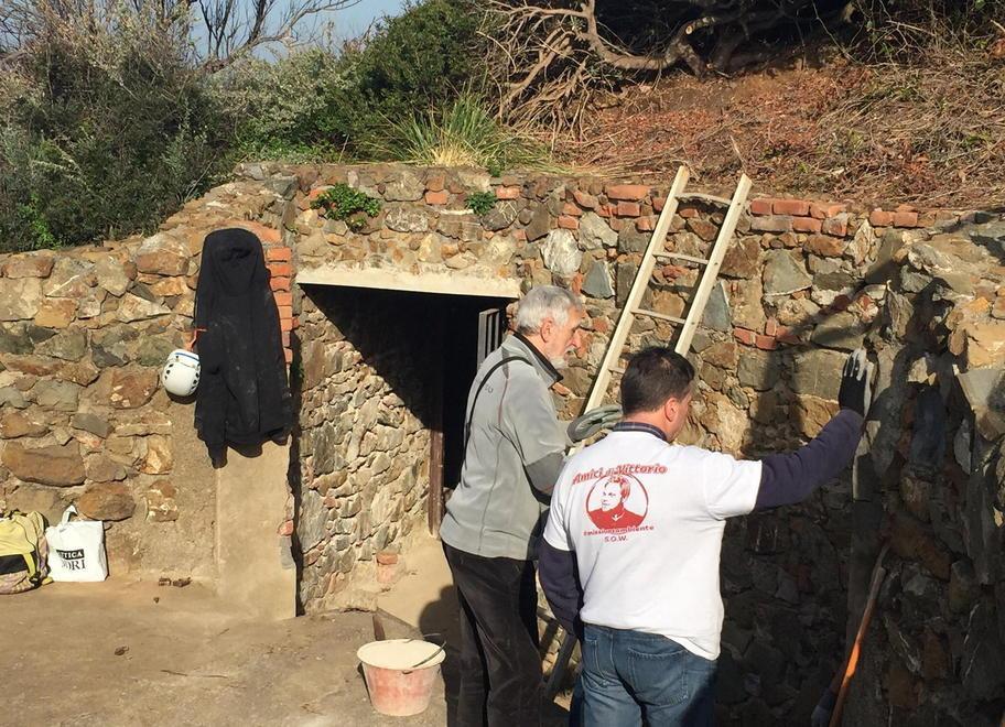 Via lo sporco dal Falcone Ora “mini museo” del mare 