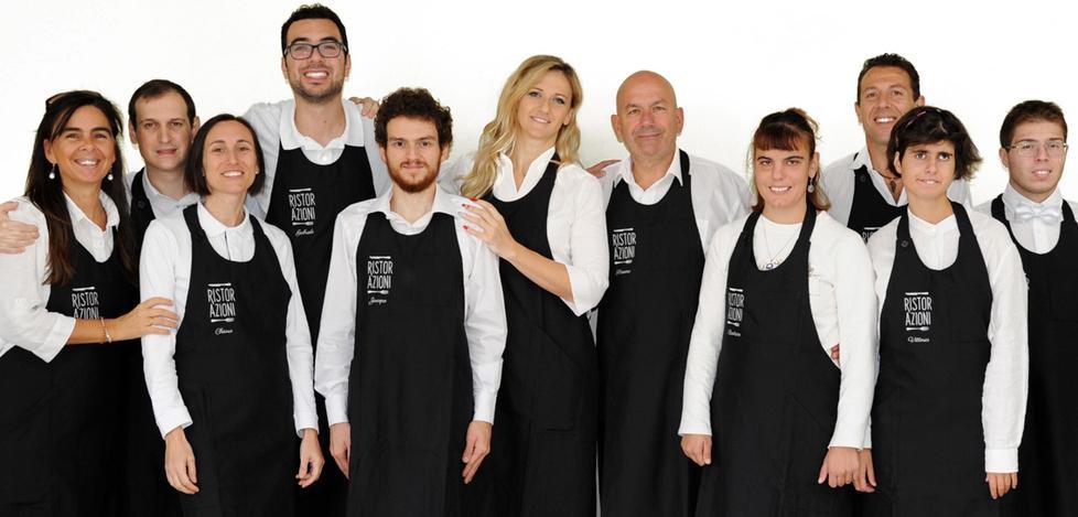 La cena di Carnevale con i camerieri del progetto autism 