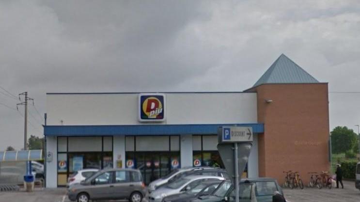 Tentano l’assalto al supermercato Maxi D ma l’allarme li fa fuggire