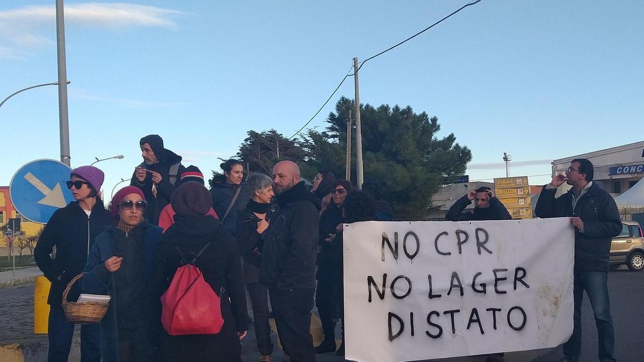 «Ci sono posti di blocco ovunque uscire di casa è diventata un’impresa»