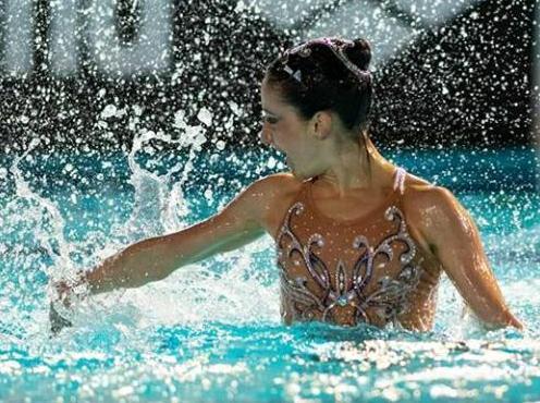 La sirenetta Deidda fa incetta di medaglie e nuota verso Tokyo 