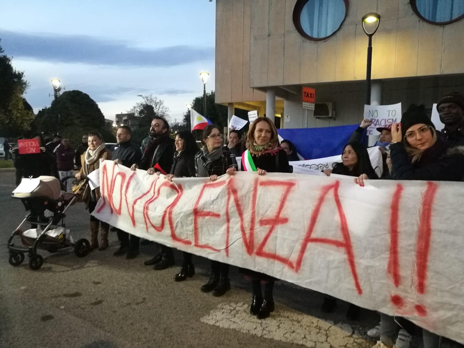 La manifestazione con la sindaca di Assemini in prima fila (foto mario rosas)
