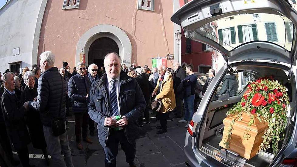 Tanti all’ultimo saluto di Mauro Pennacchiotti il sindaco repubblicano