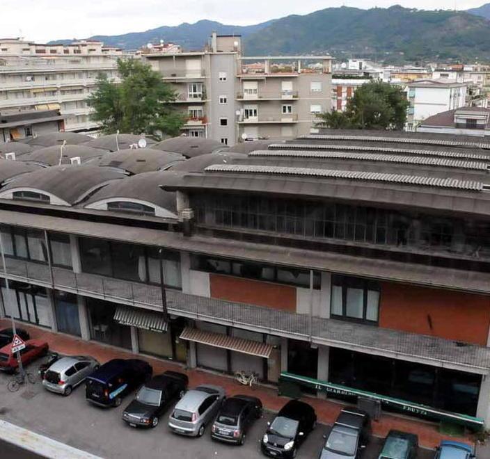 «Marciapiedi indecenti, ogni mattina la stessa storia»