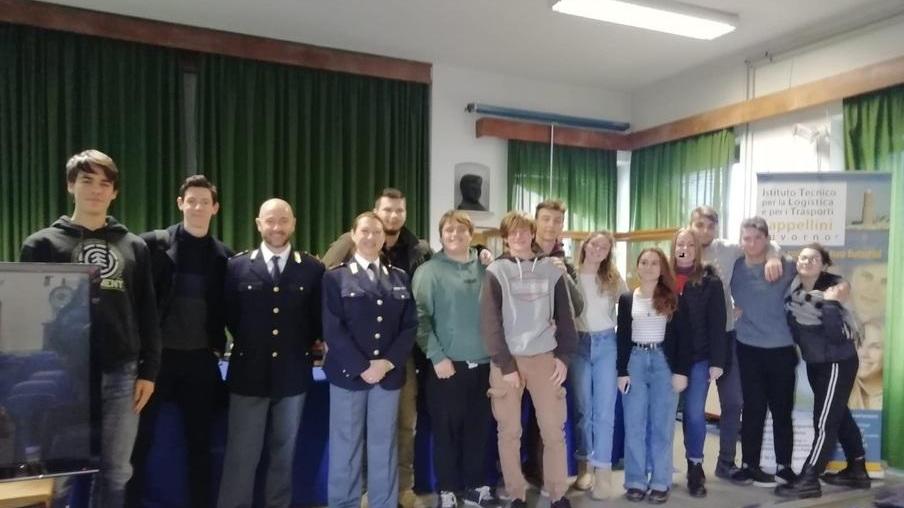 Lotta al bullismo: i poliziotti incontrano gli studenti livornesi