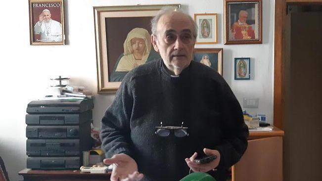 Benefattore dona i soldi rubati al prete