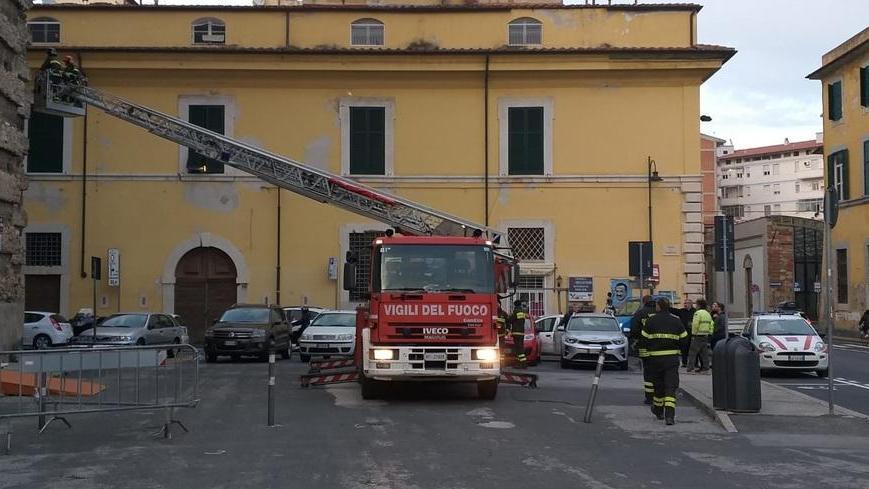Cade l’intonaco dalla chiesa
