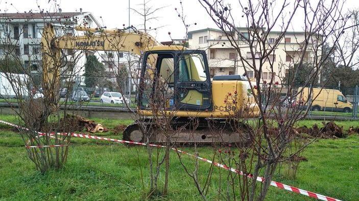 Via ai lavori per i danni del vento al campo scuola di atletica