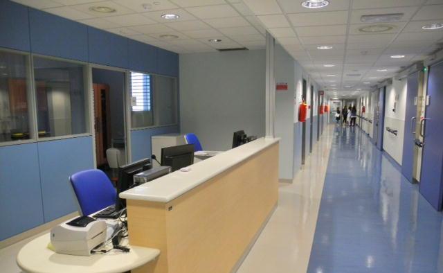 Bimba torna con la febbre da Wuhan Corsa in ospedale, è negativa al virus