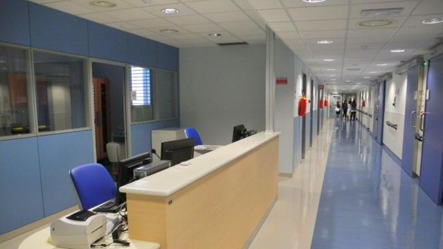 Bimba torna con la febbre da Wuhan Corsa in ospedale, è negativa al virus