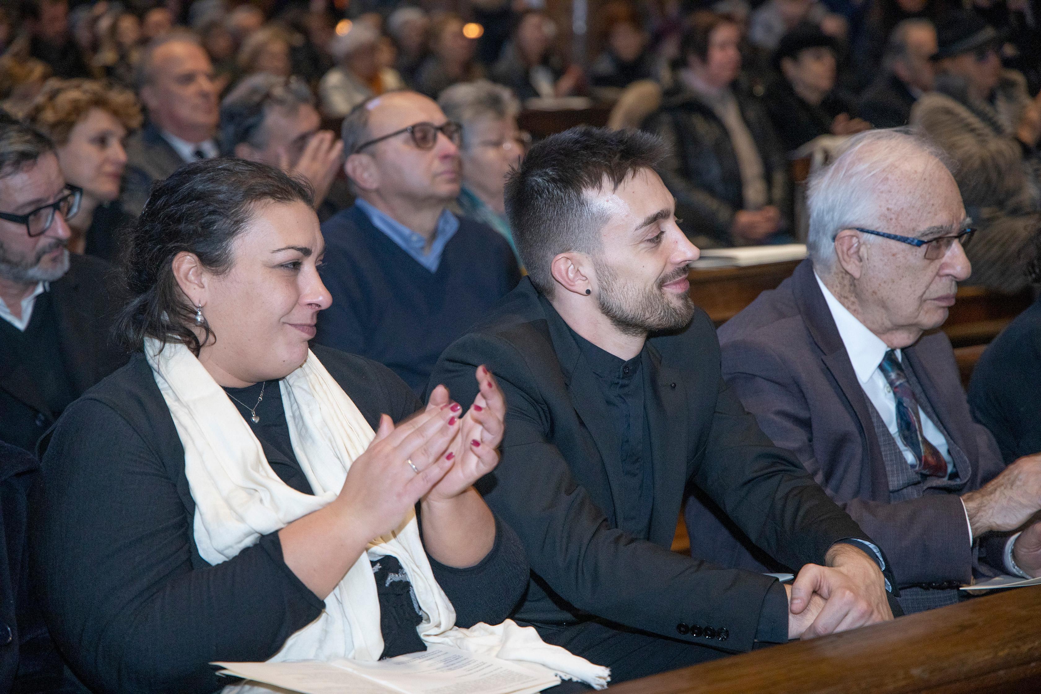 L'omaggio a Mirella e la sorpresa dei nipoti "Nessuno immaginava che nonna  fosse così amata"
