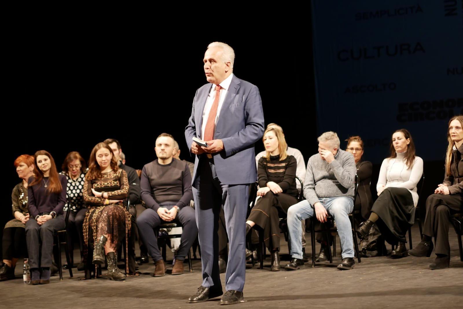 Eugenio Giani sul palco del Politeama (foto Batavia)